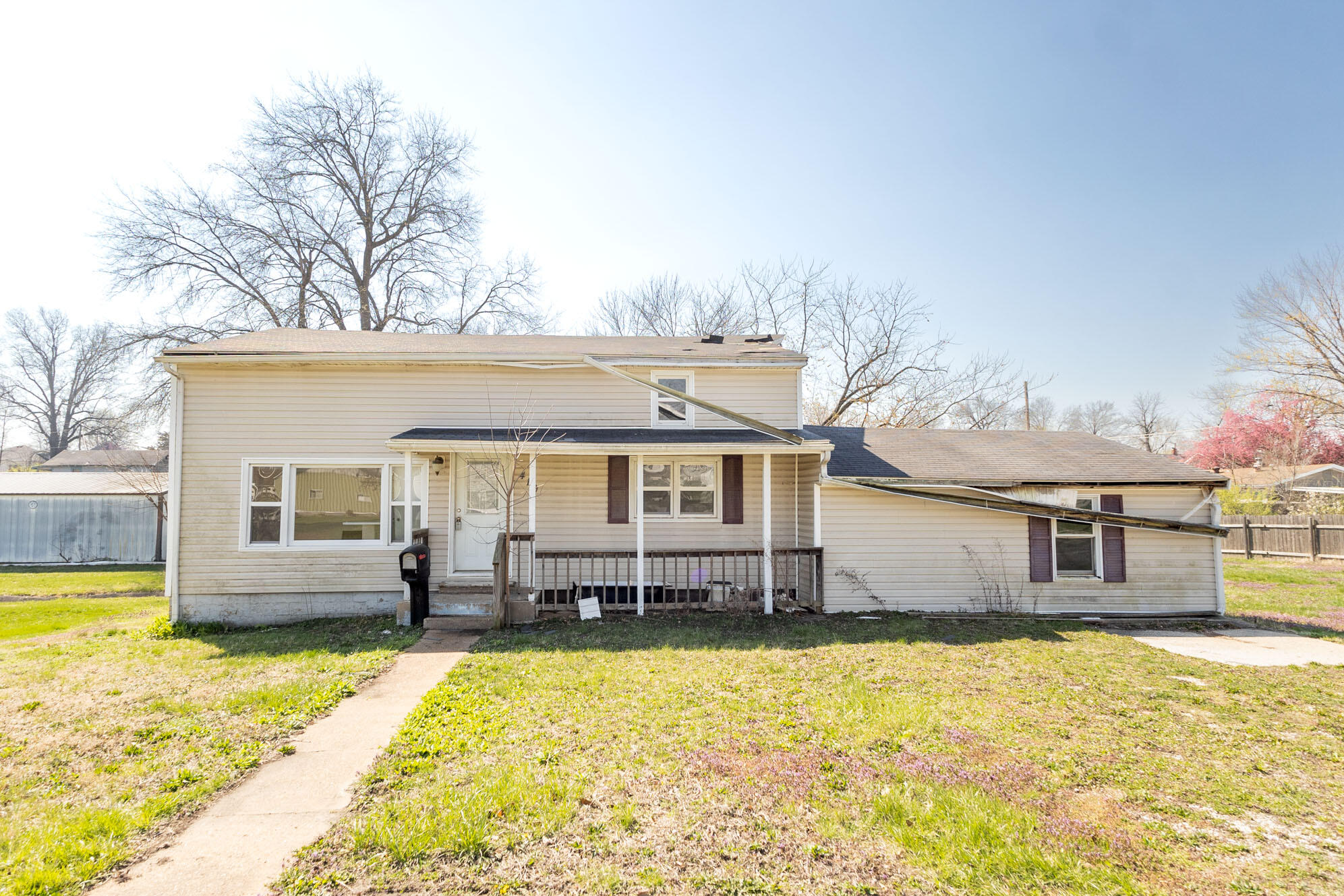410 GRAND AVE Picture