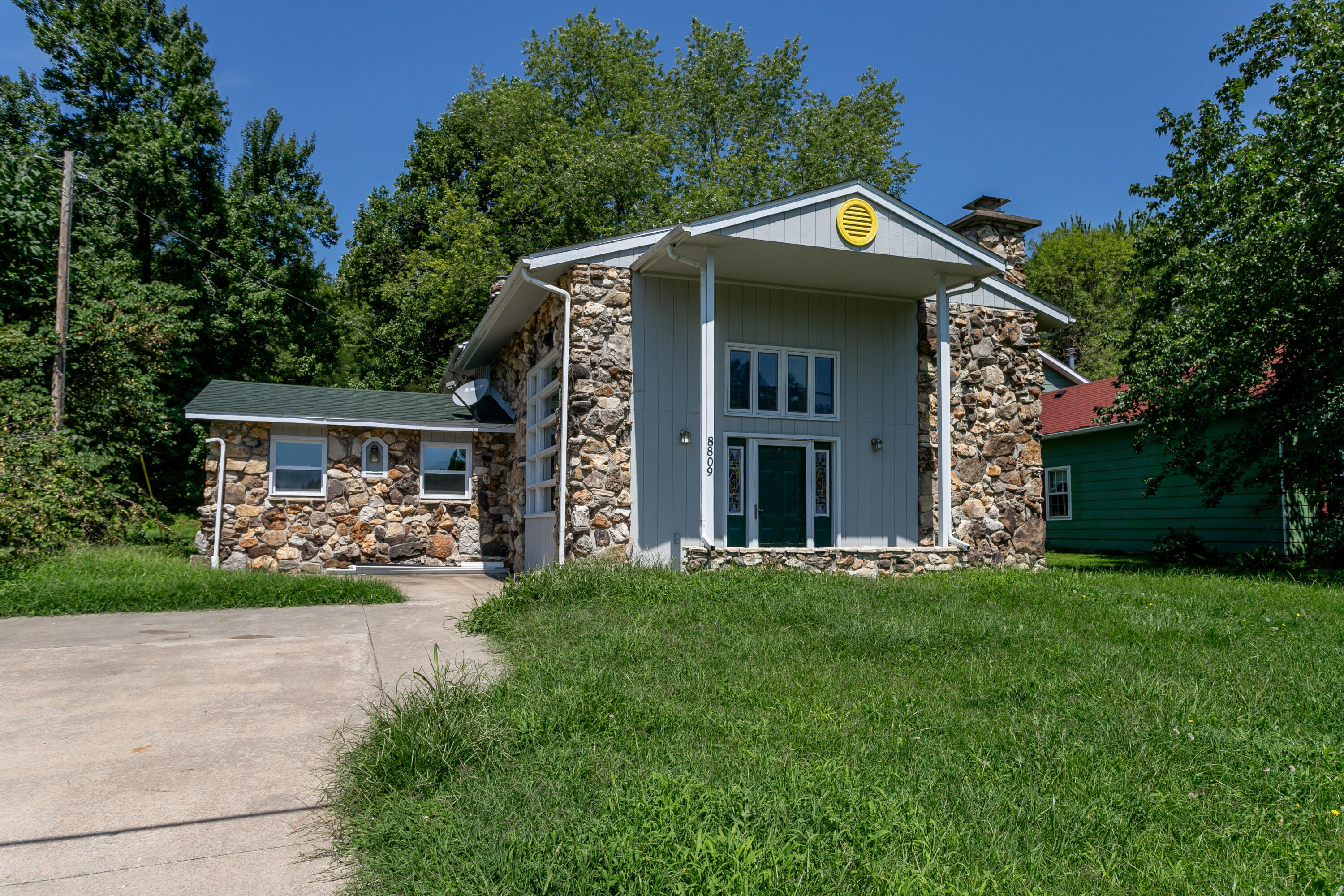8809 W SARR ST Property Photo 1