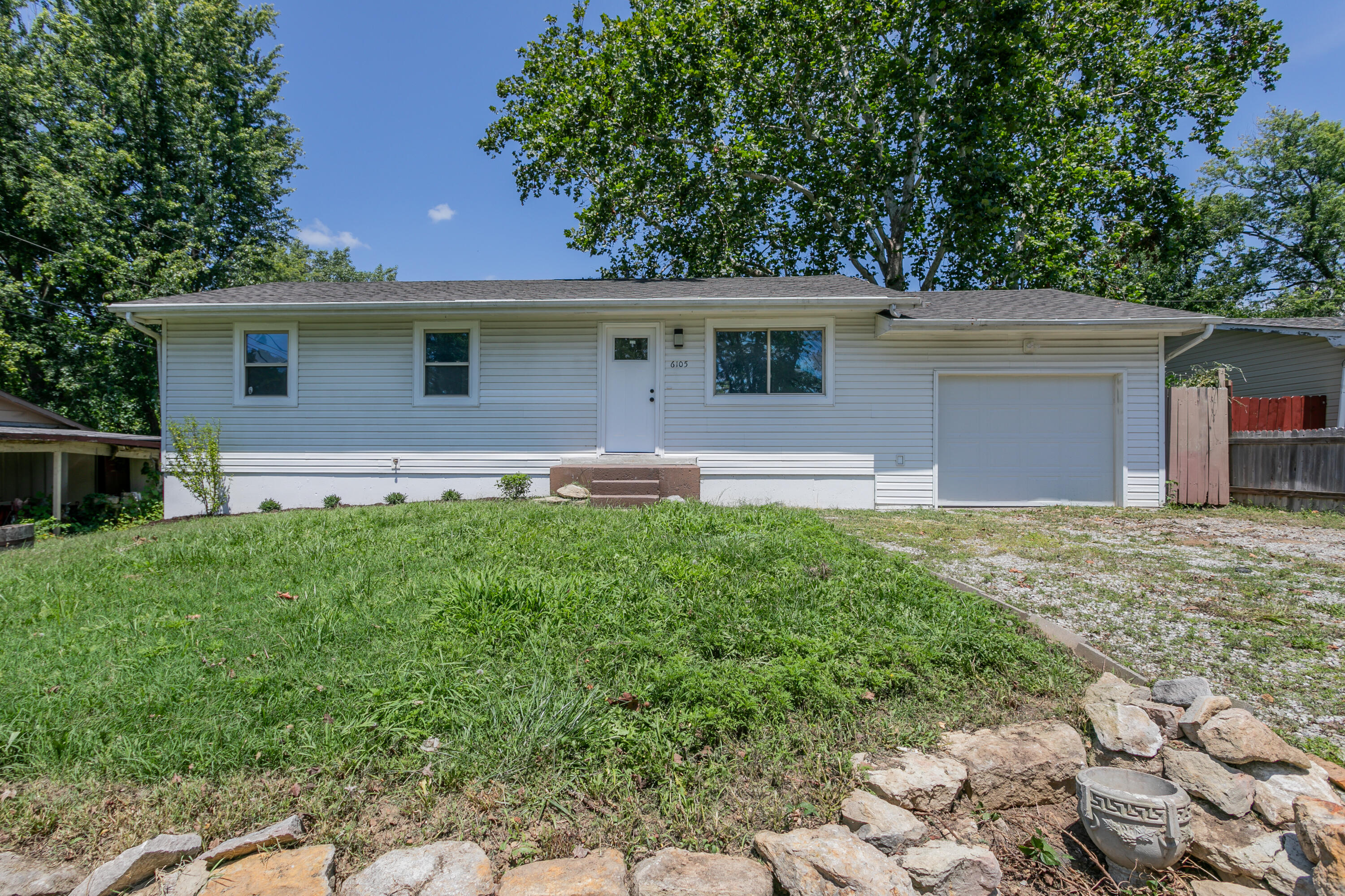 6105 E SHARON LN Property Photo 1