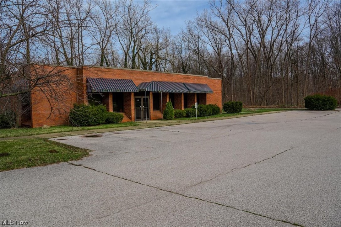 4861 N Ridge Property Photo 3