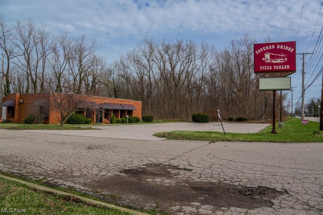 4861 N Ridge Property Photo 4
