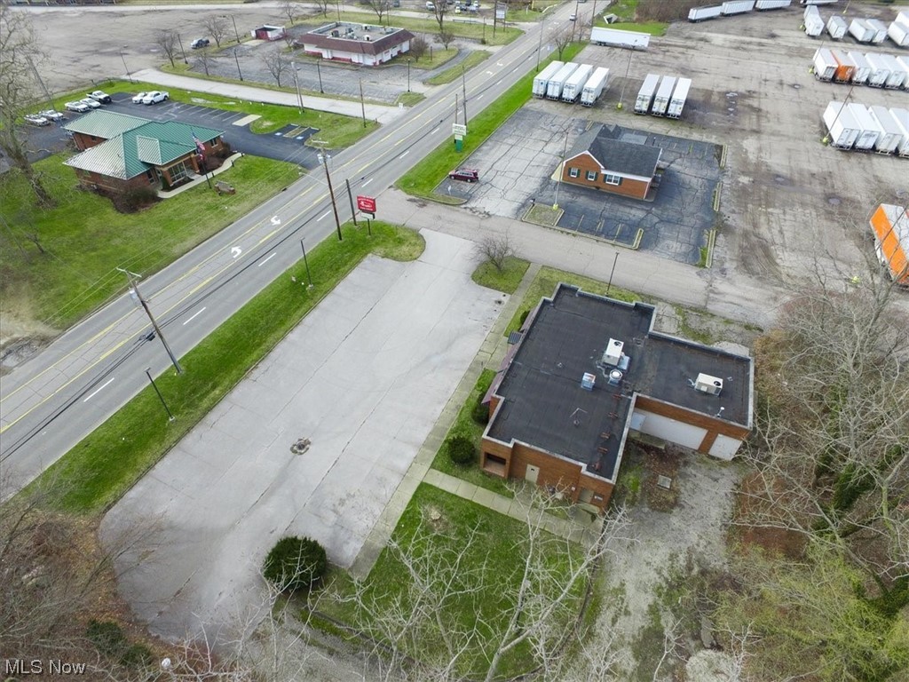 4861 N Ridge Property Photo 9