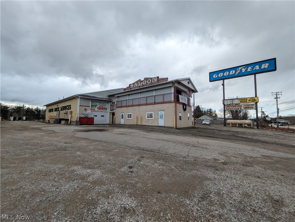 1851 S Broadway Property Photo 3