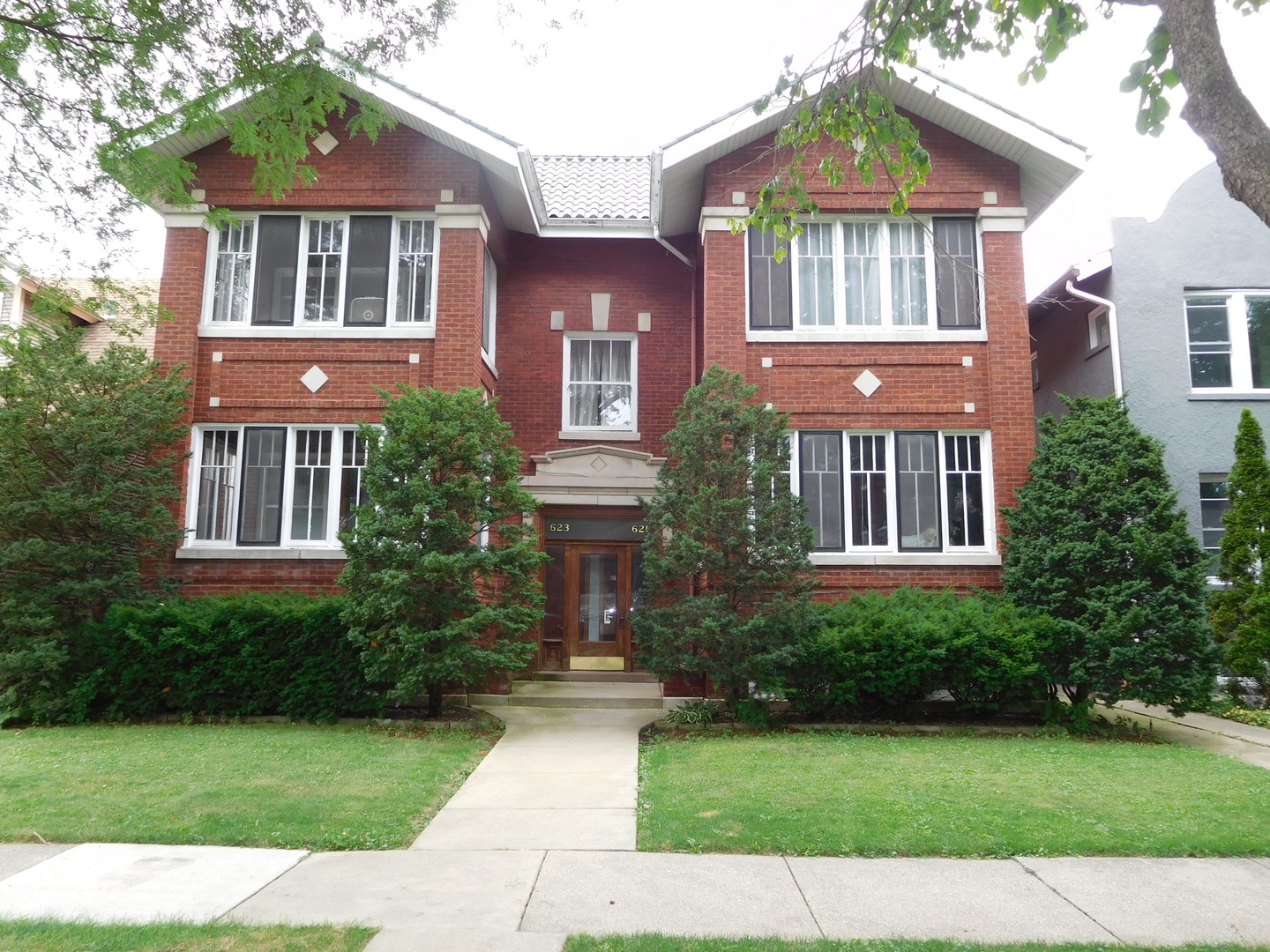 621 S Lombard Avenue Property Photo 1