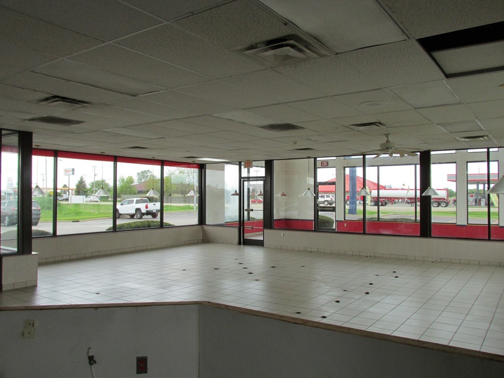 1 Marquette Avenue Property Photo 6
