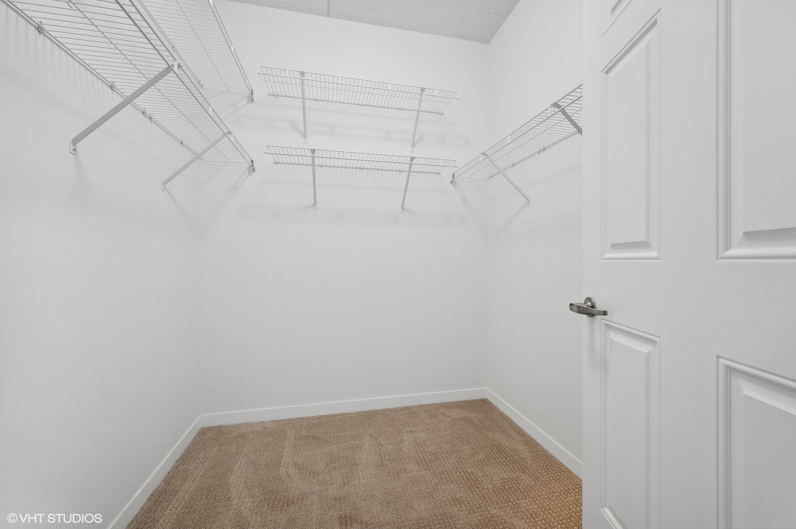 2335 W Belle Plaine Avenue 213 Property Photo 12