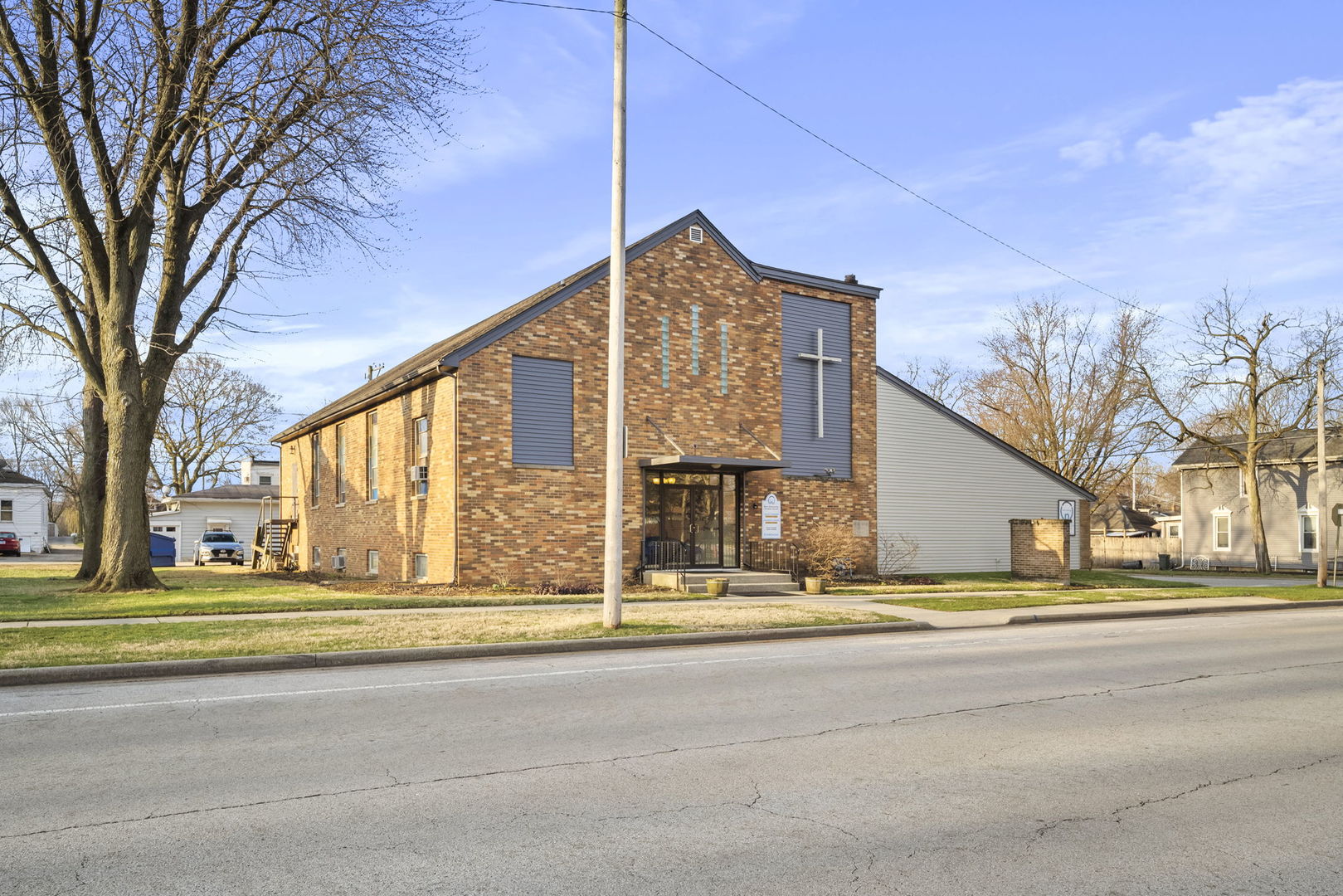705 E Washington St Property Photo 1