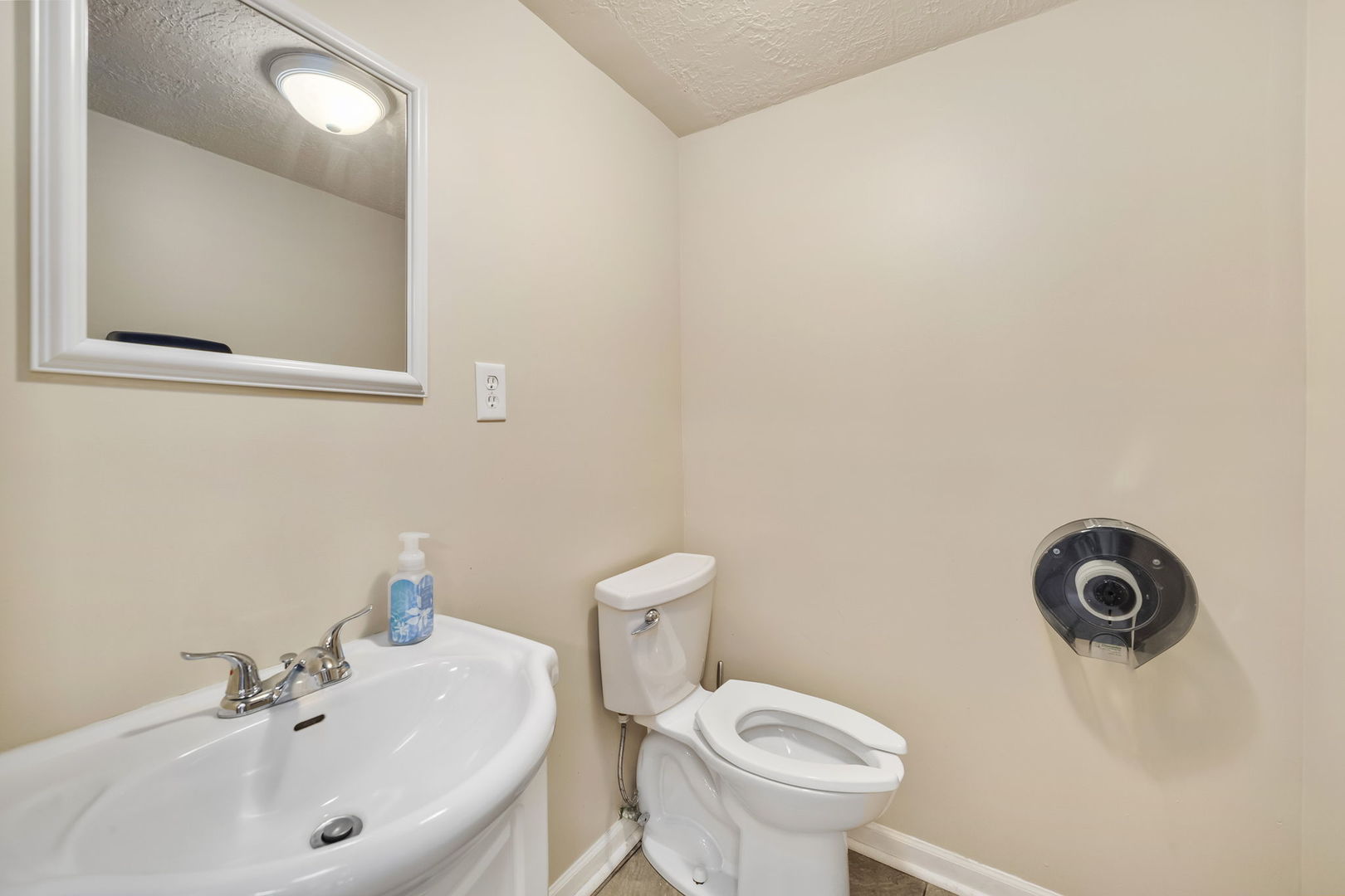 705 E Washington St Property Photo 13