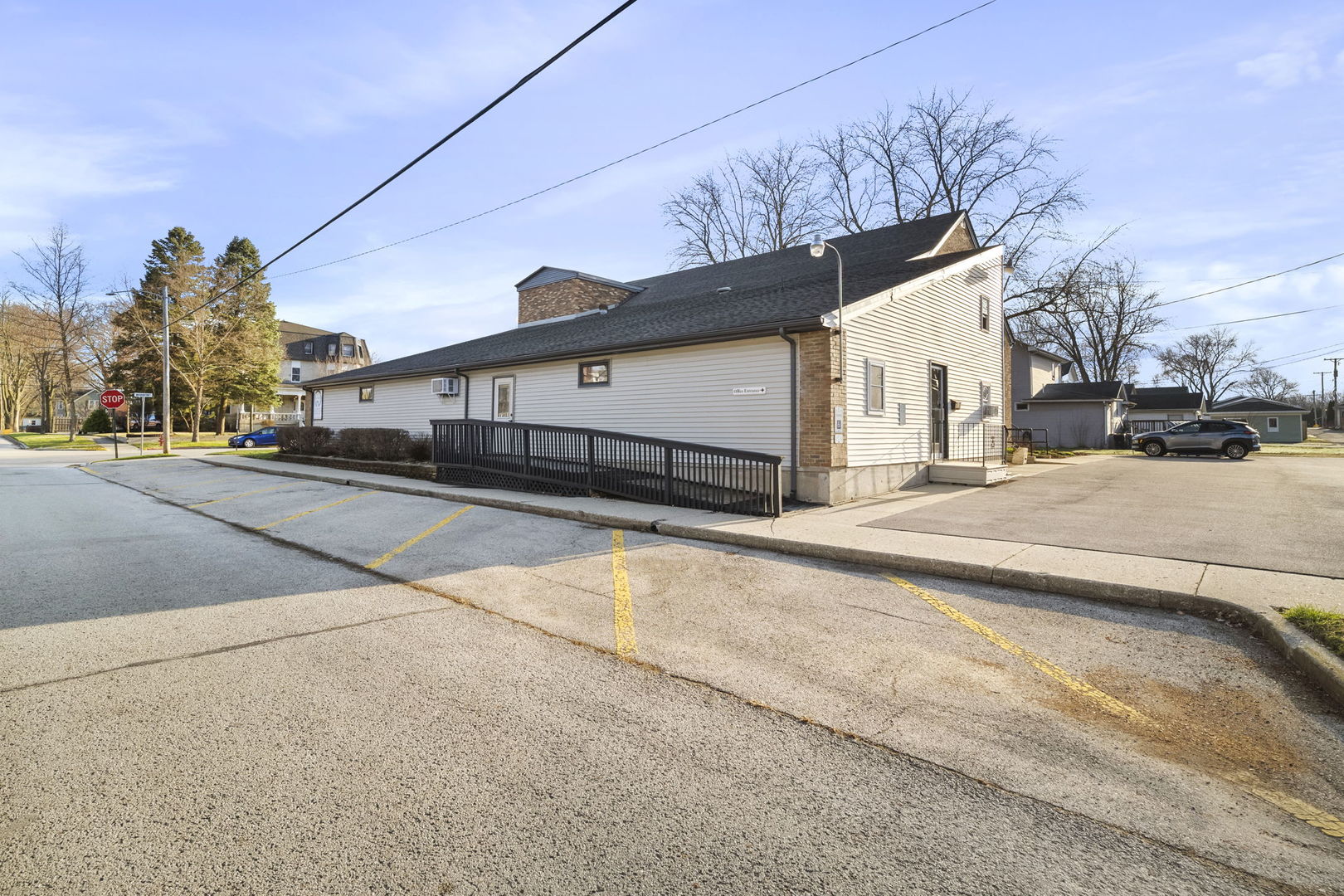 705 E Washington St Property Photo 30