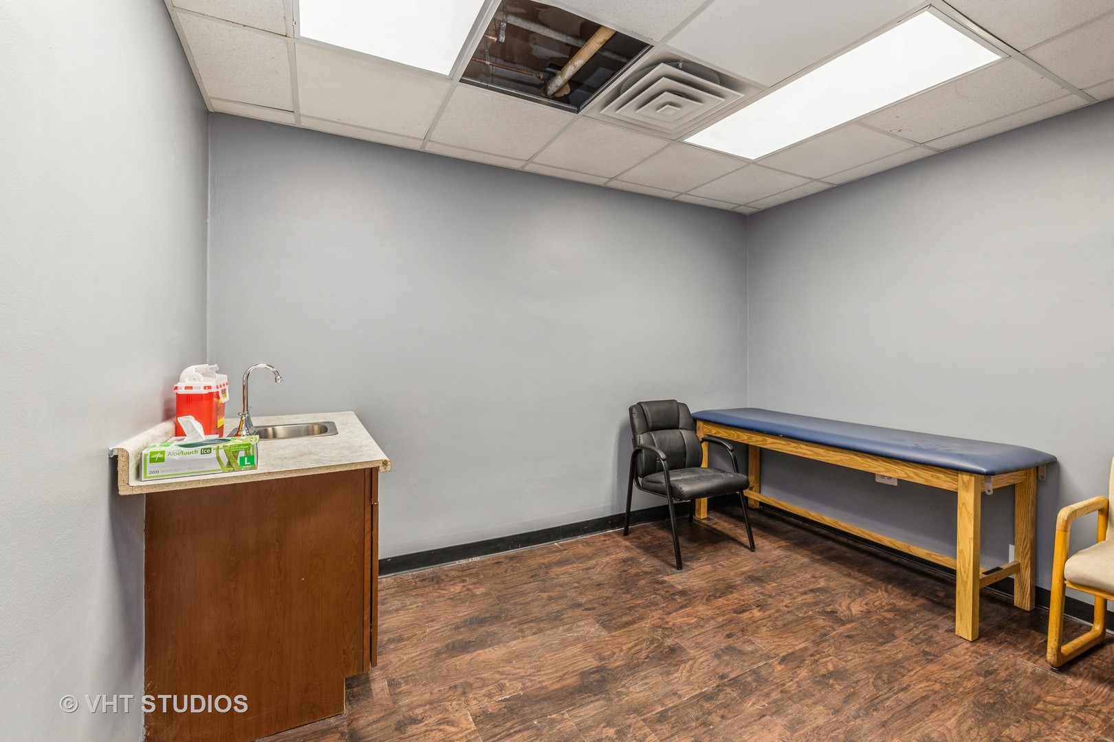 2611 S Lawndale Avenue Property Photo 4