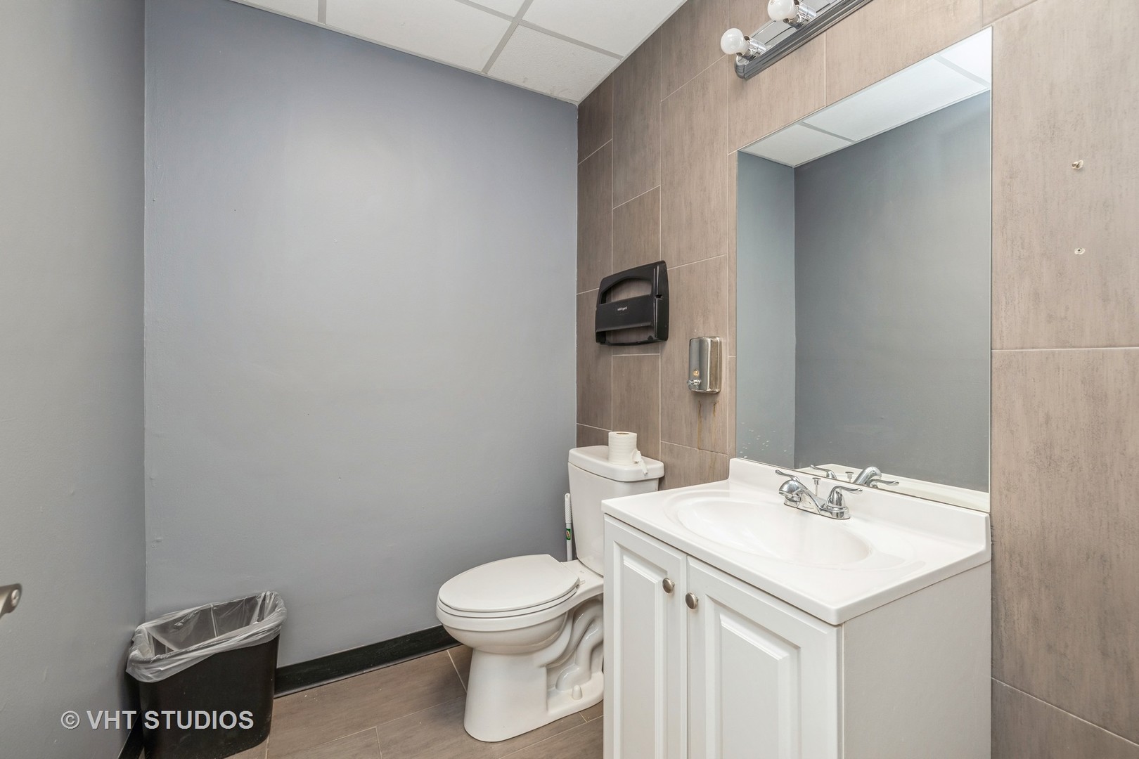 2611 S Lawndale Avenue Property Photo 7
