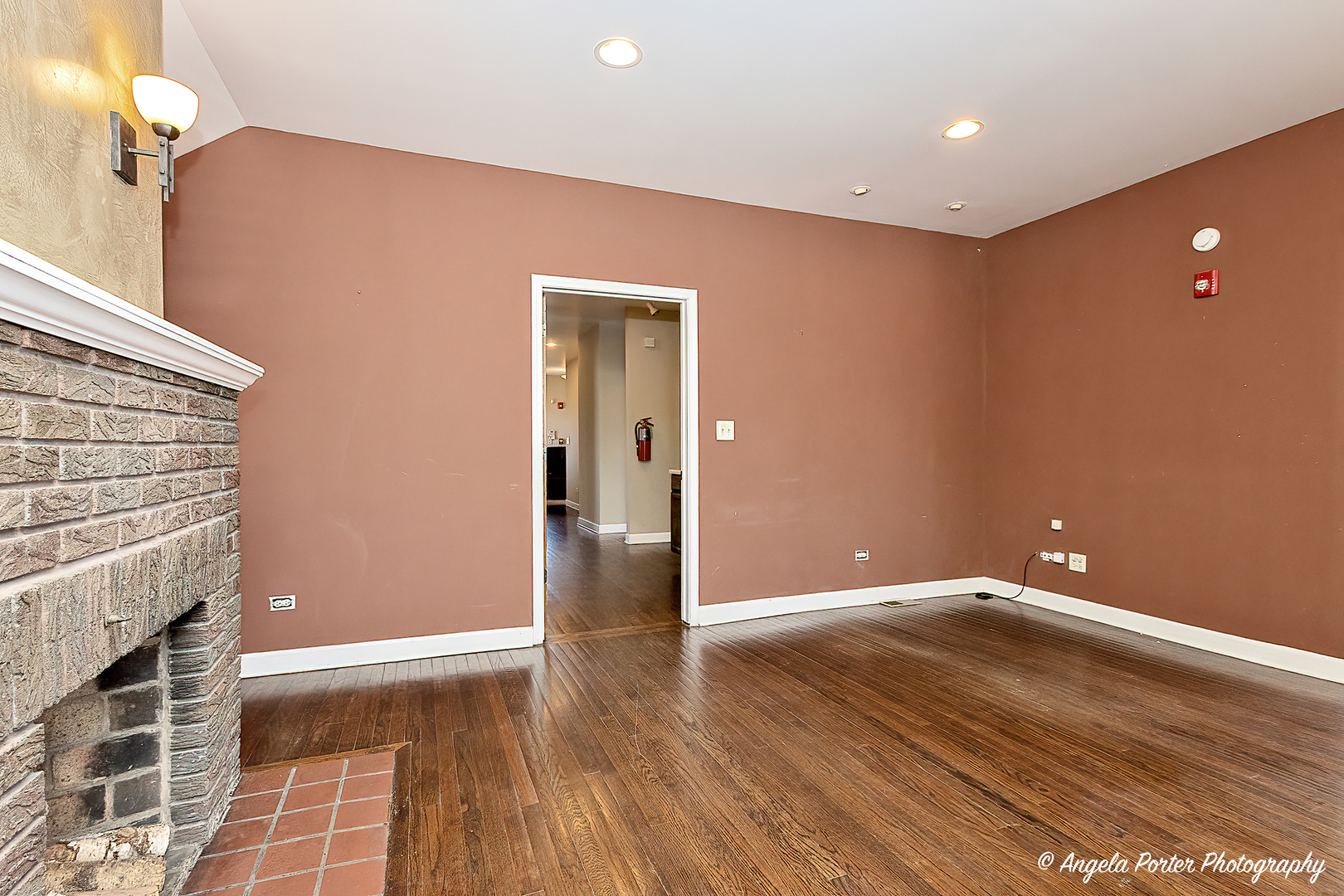 319 N County Street Property Photo 4