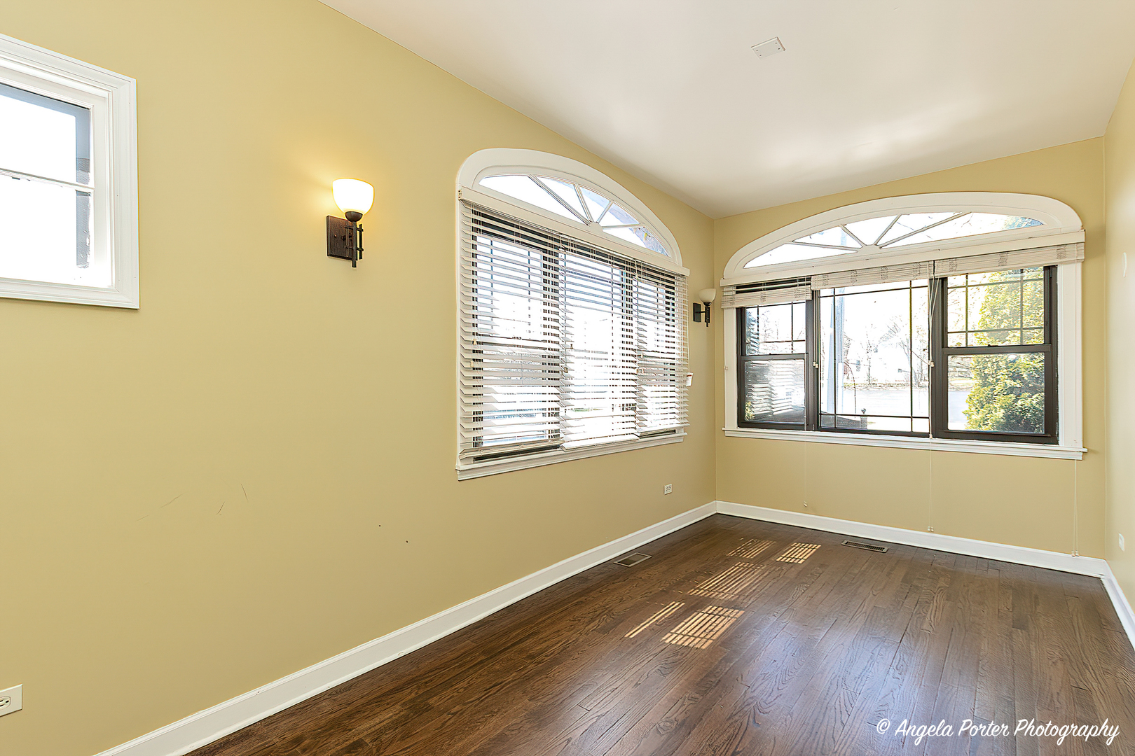 319 N County Street Property Photo 13