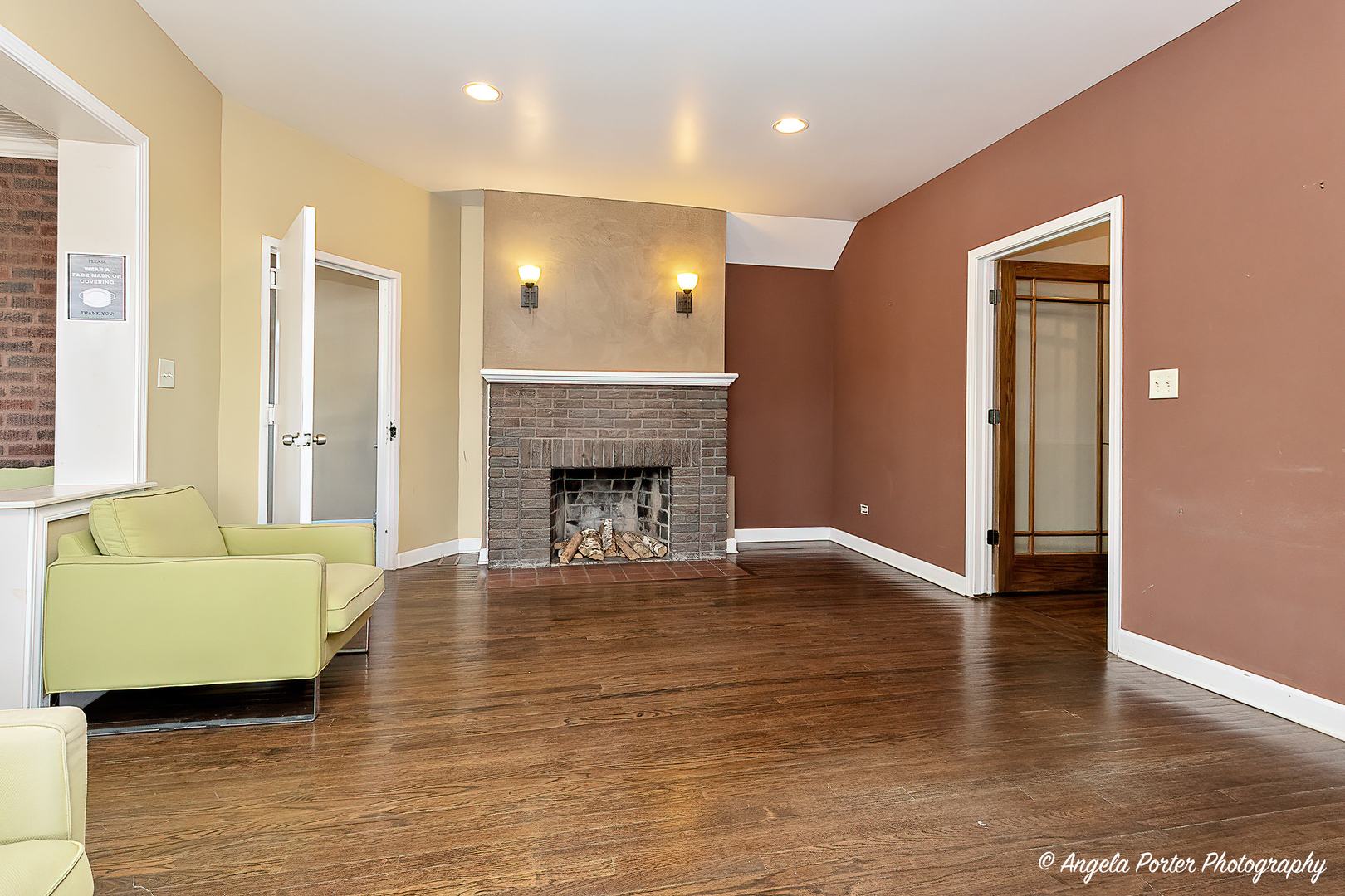 319 N County Street Property Photo 14