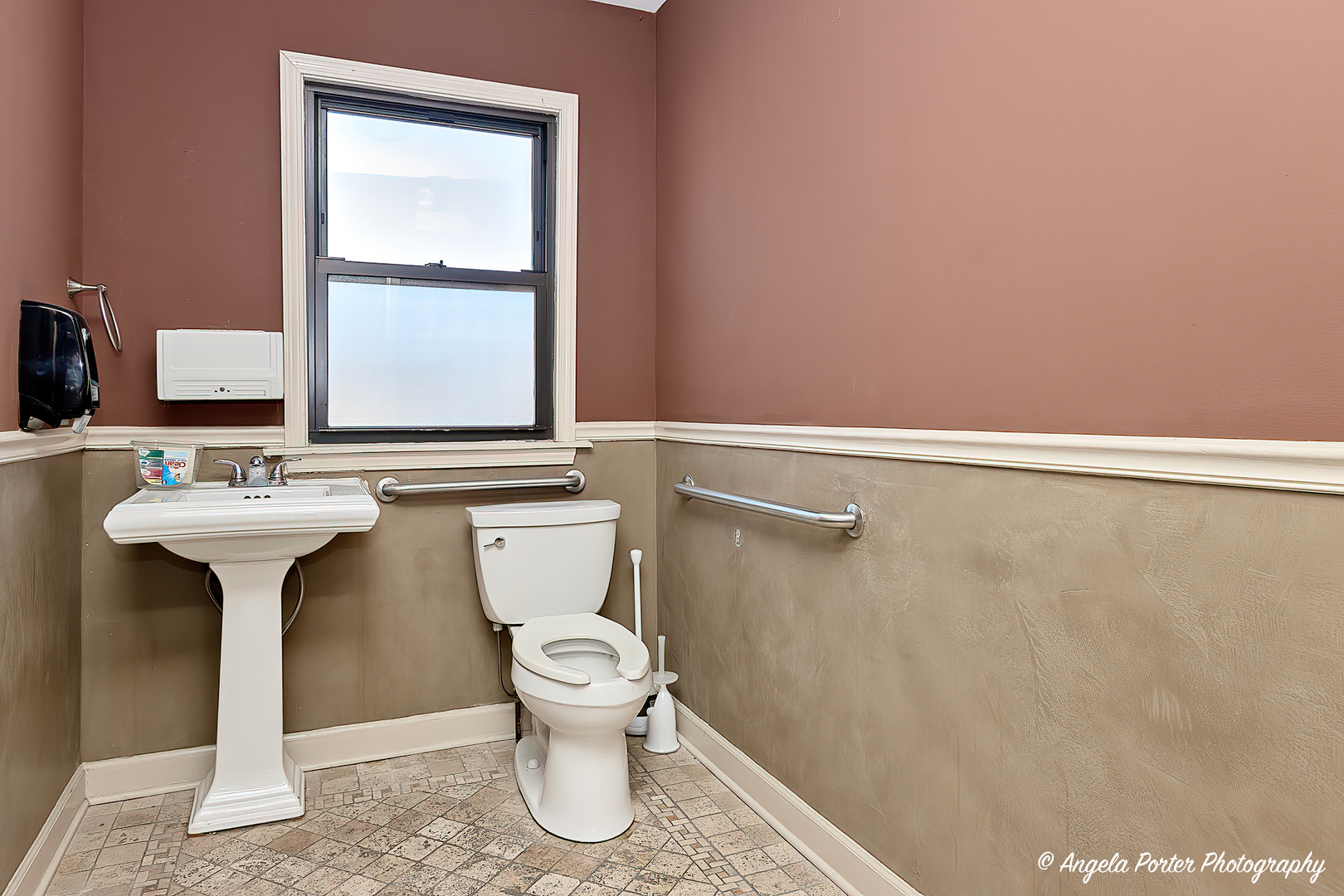 319 N County Street Property Photo 17