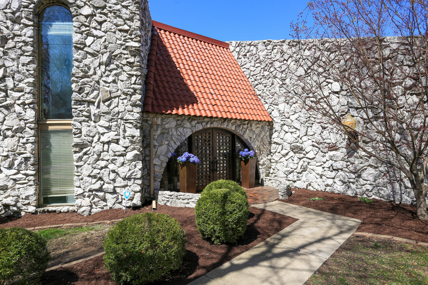 3208 Valley Brook Drive Property Photo 2