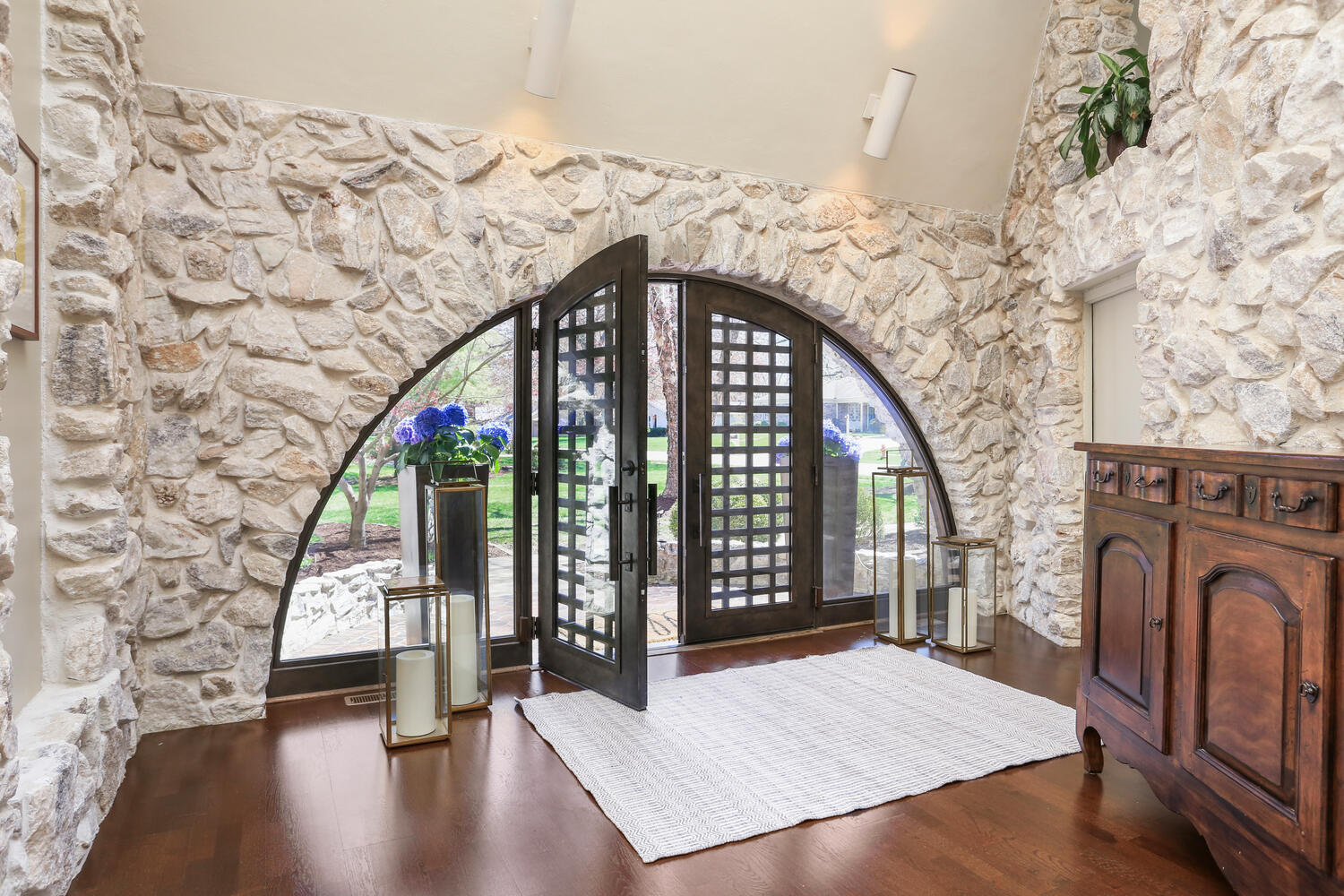 3208 Valley Brook Drive Property Photo 6