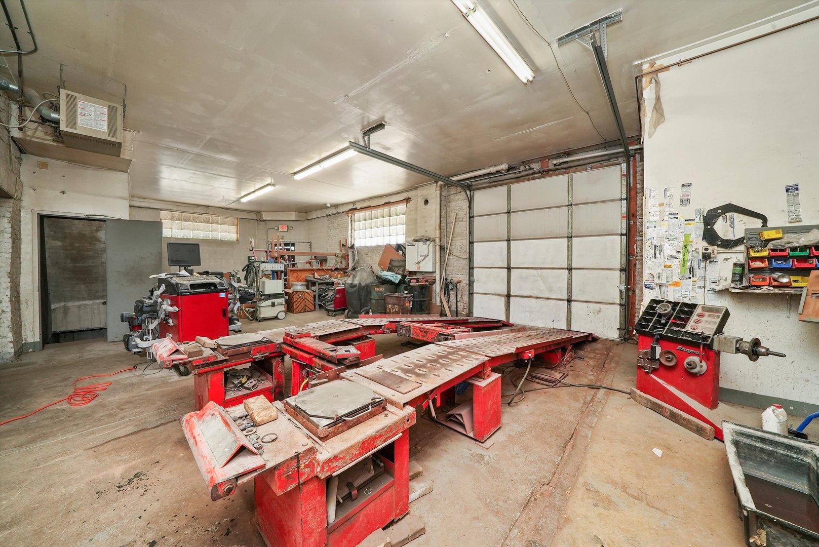 2539 N Cicero Avenue Property Photo 2