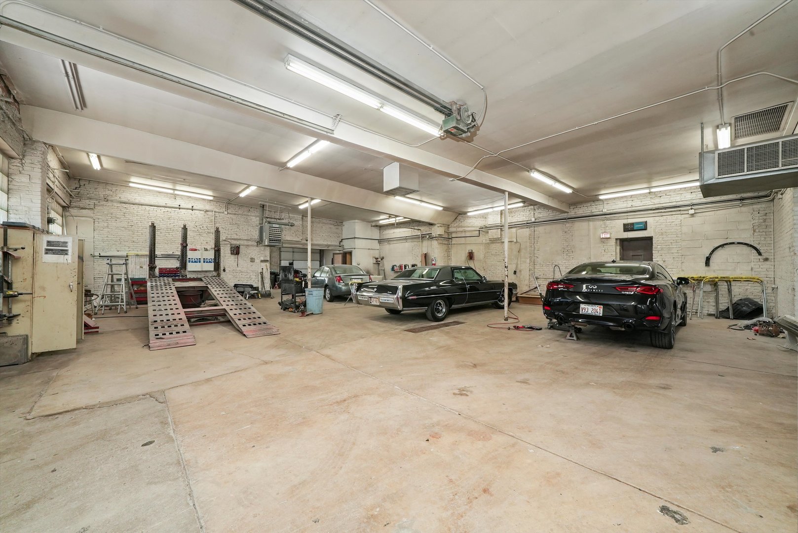 2539 N Cicero Avenue Property Photo 4