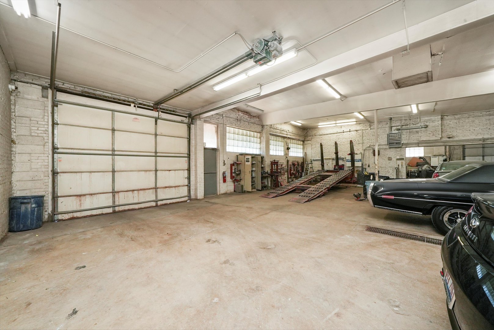 2539 N Cicero Avenue Property Photo 5