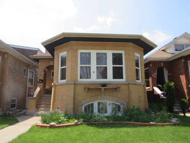 3020 N Nagle Avenue Property Photo 1