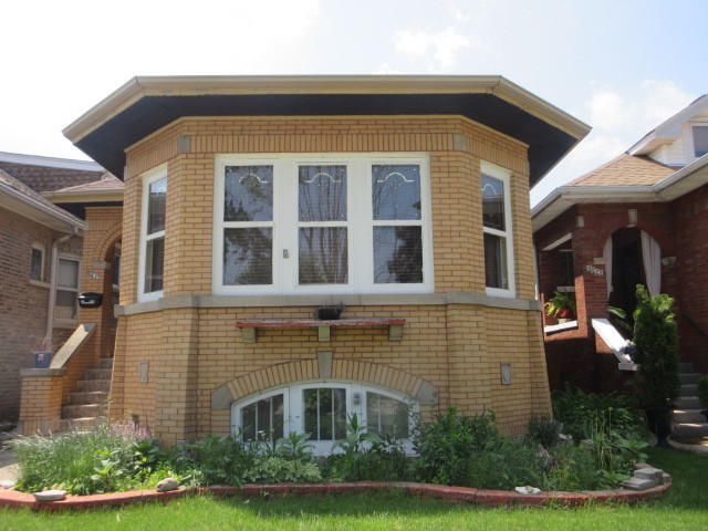 3020 N Nagle Avenue Property Photo 2