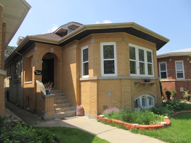 3020 N Nagle Avenue Property Photo 3