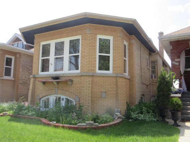 3020 N Nagle Avenue Property Photo 4