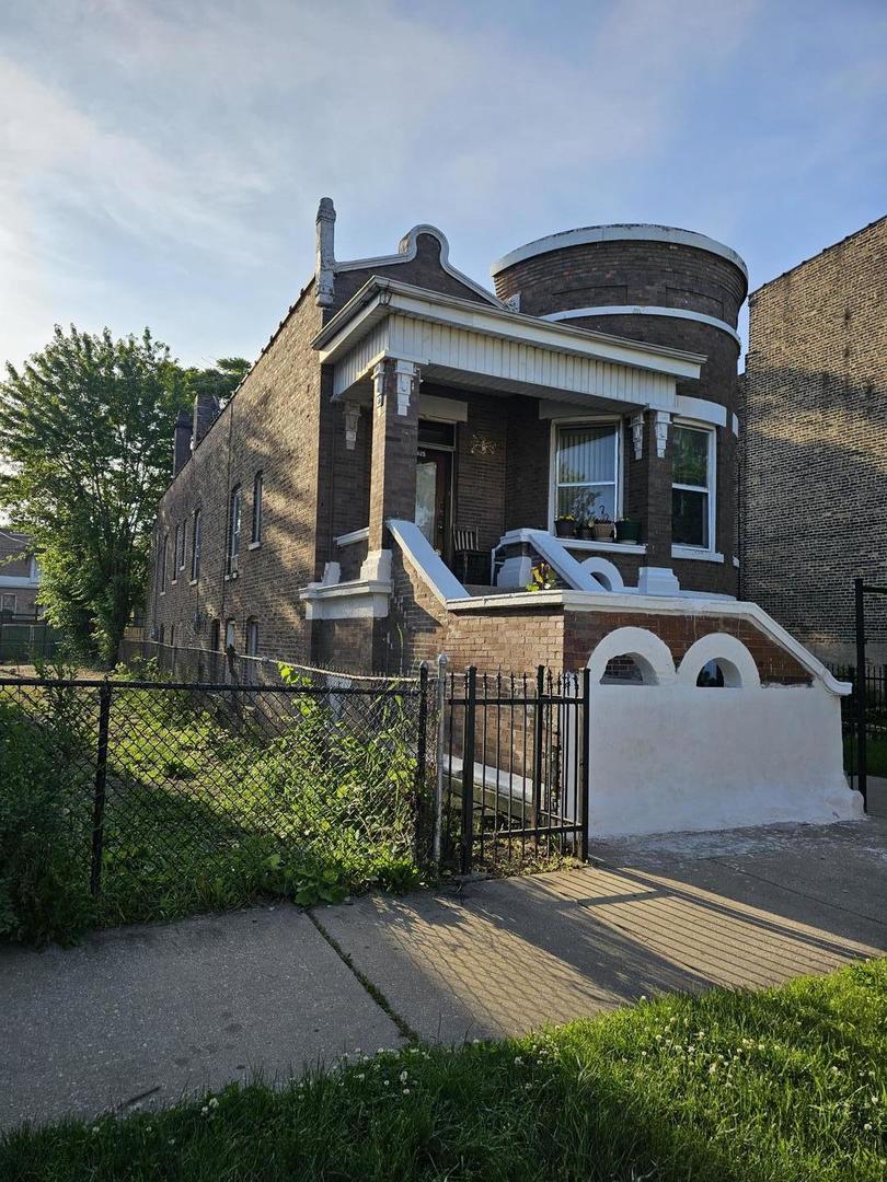 1825 S Lawndale Ave Property Photo 3