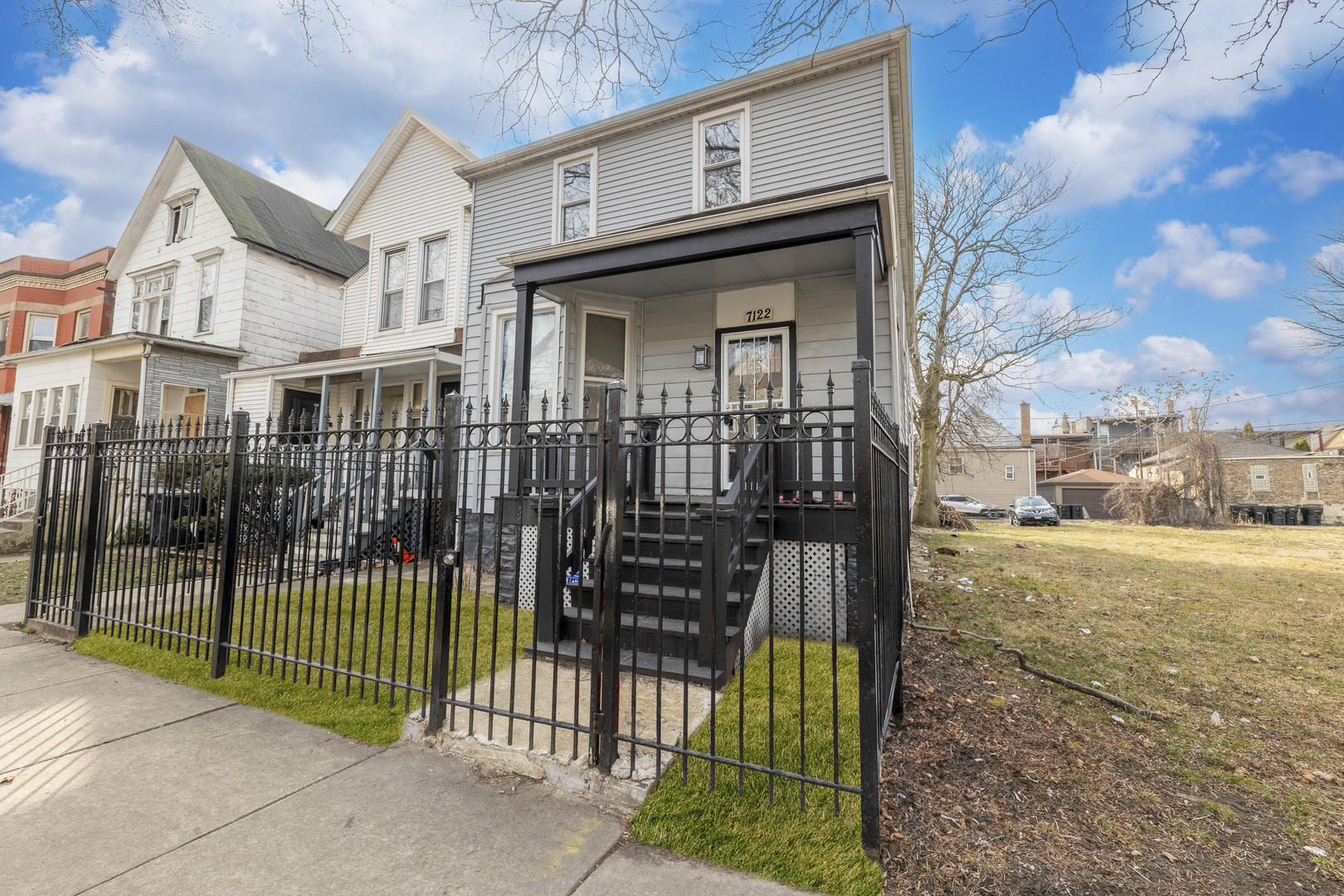 7122 S Champlain Avenue Property Photo 1