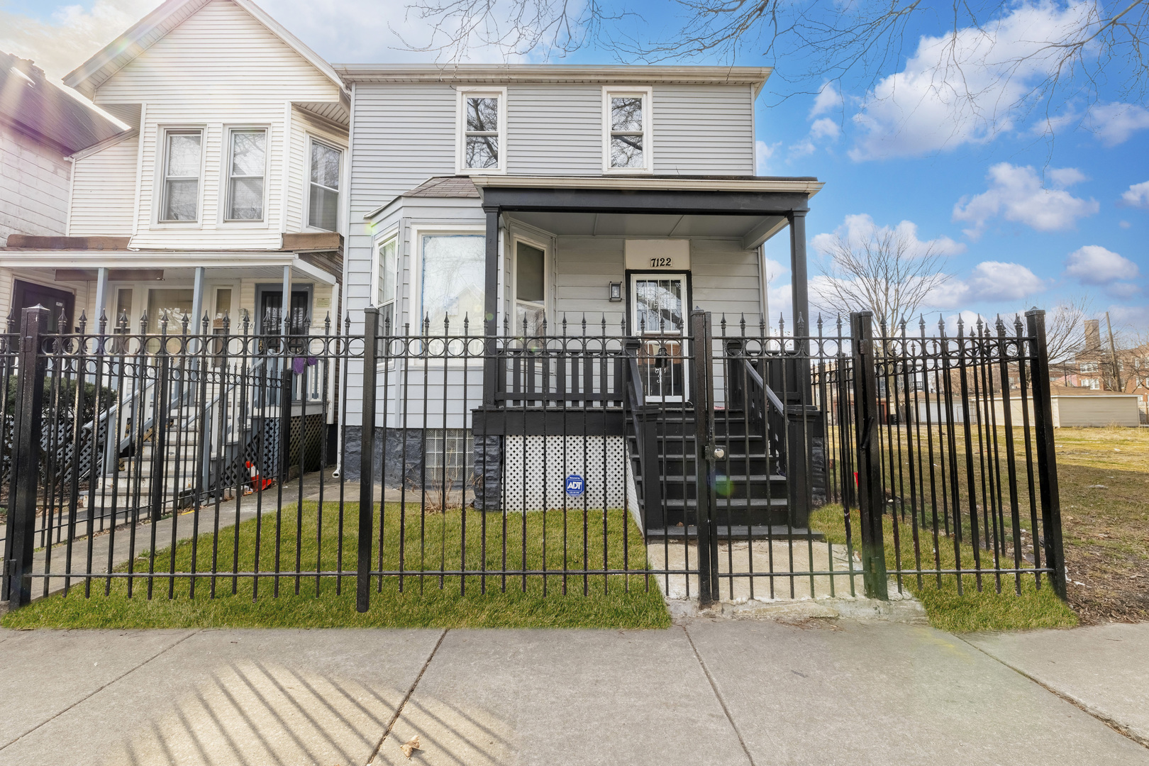 7122 S Champlain Avenue Property Photo 2