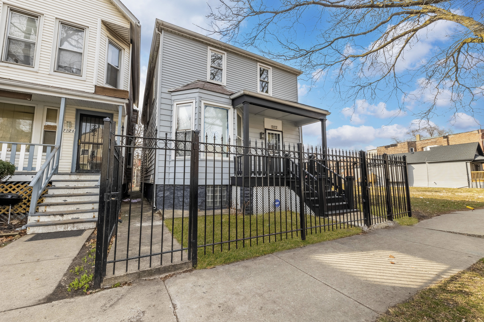 7122 S Champlain Avenue Property Photo 3