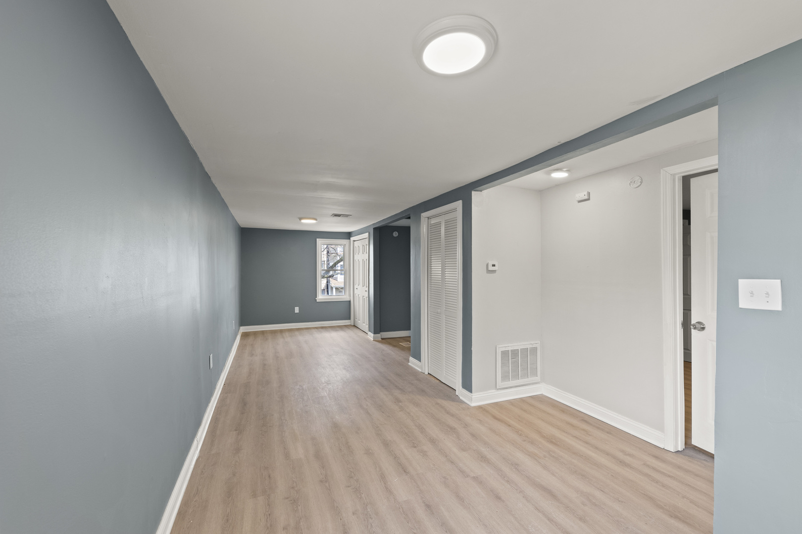 7122 S Champlain Avenue Property Photo 8