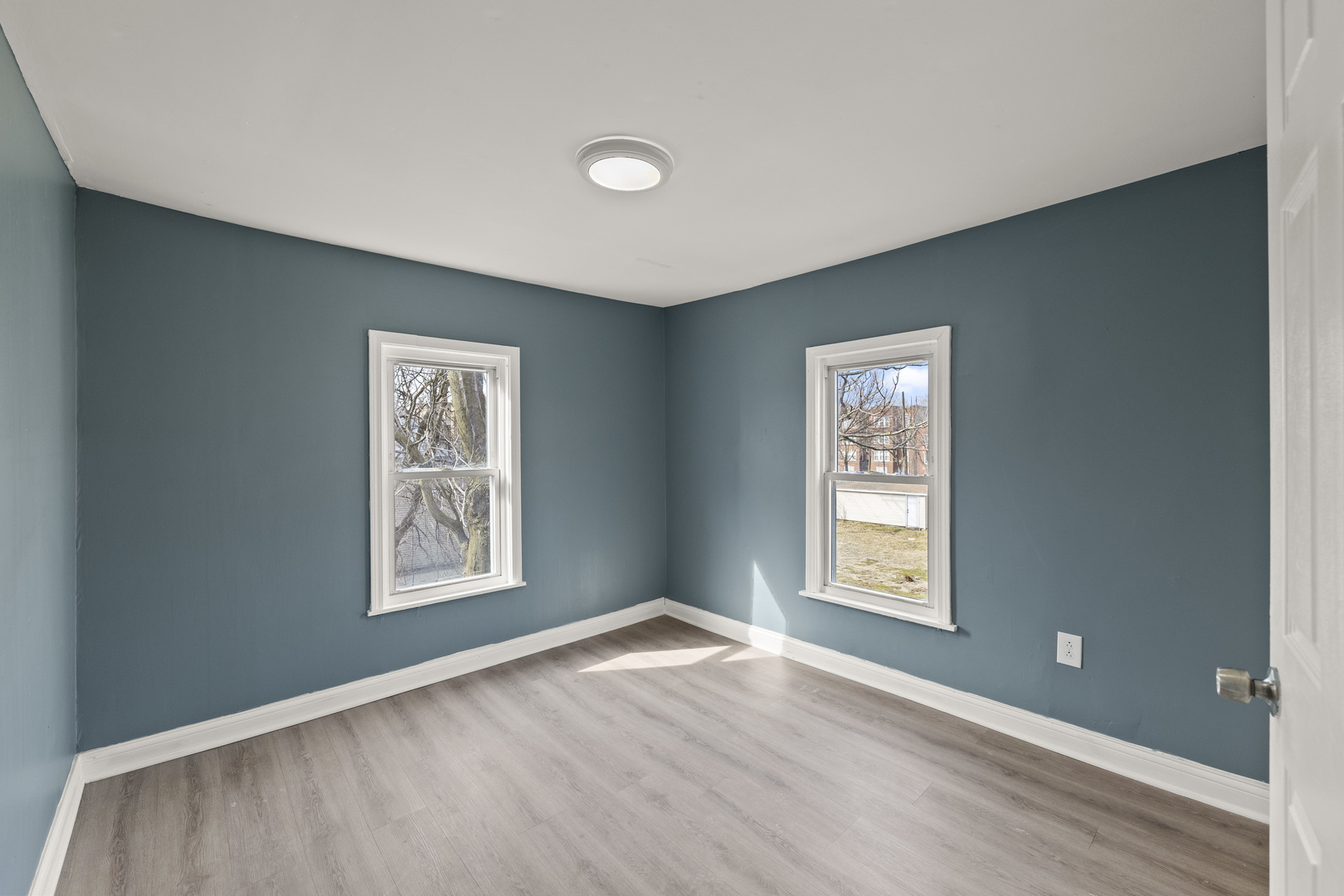 7122 S Champlain Avenue Property Photo 17