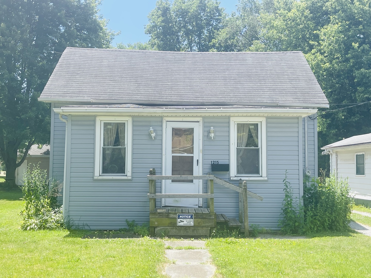 1215 E Main Street Property Photo 1