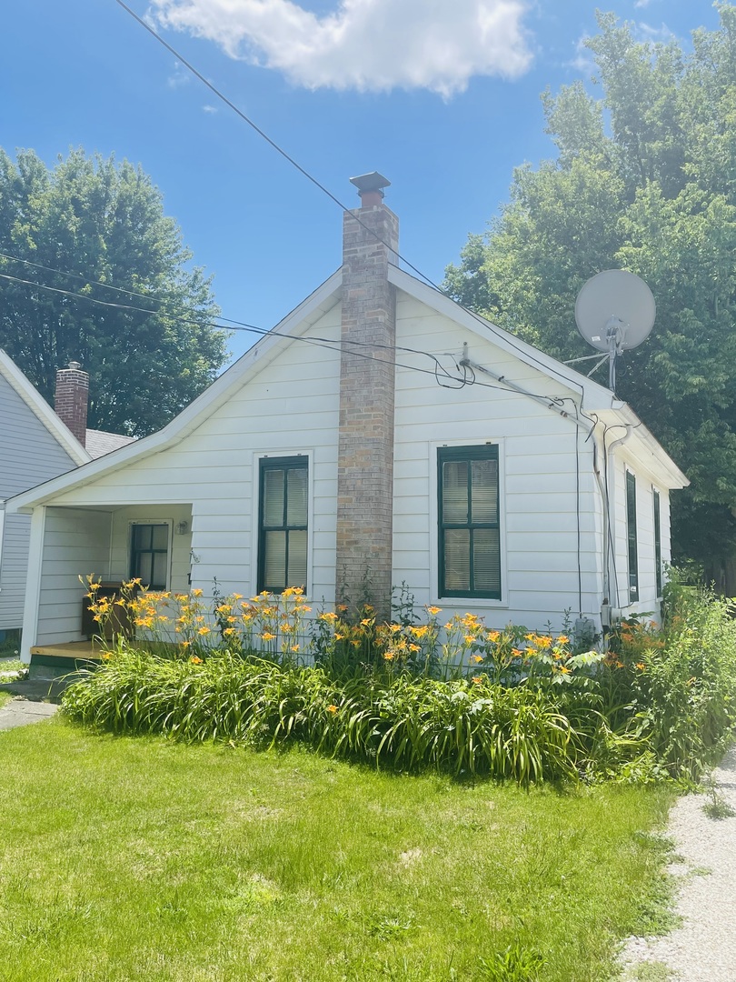1213 E Main Street Property Photo 1