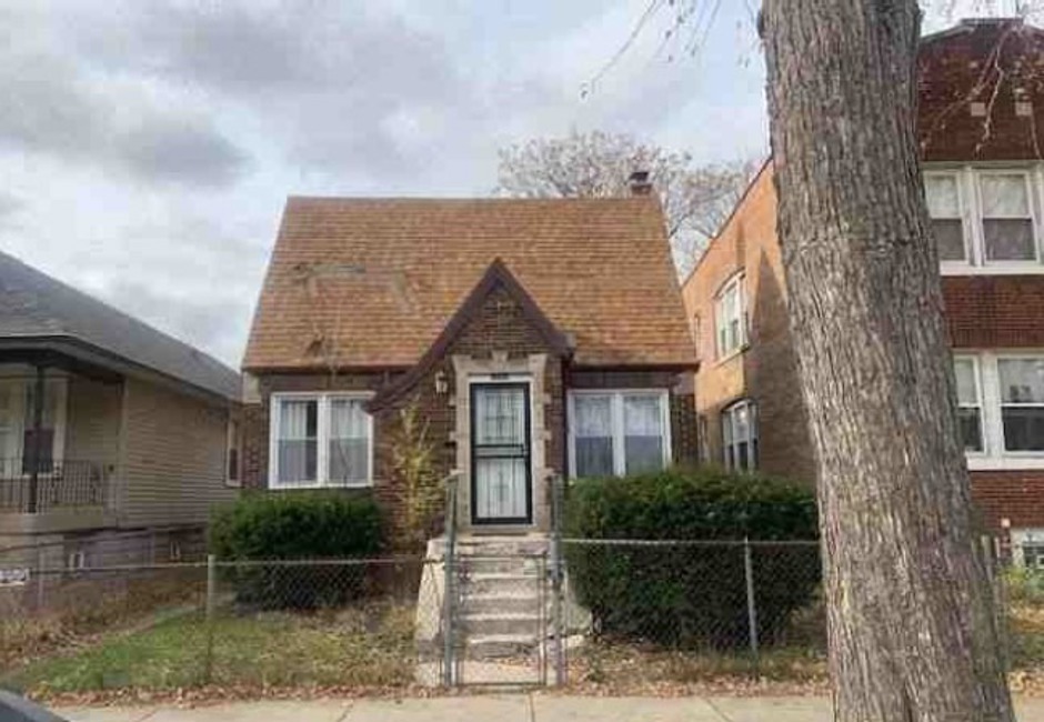 12044 S Perry Ave Property Photo 2