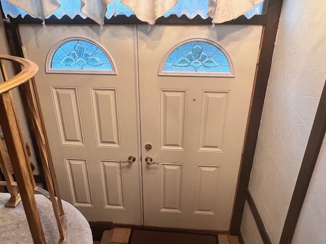 9020 Forest Drive Property Photo 3