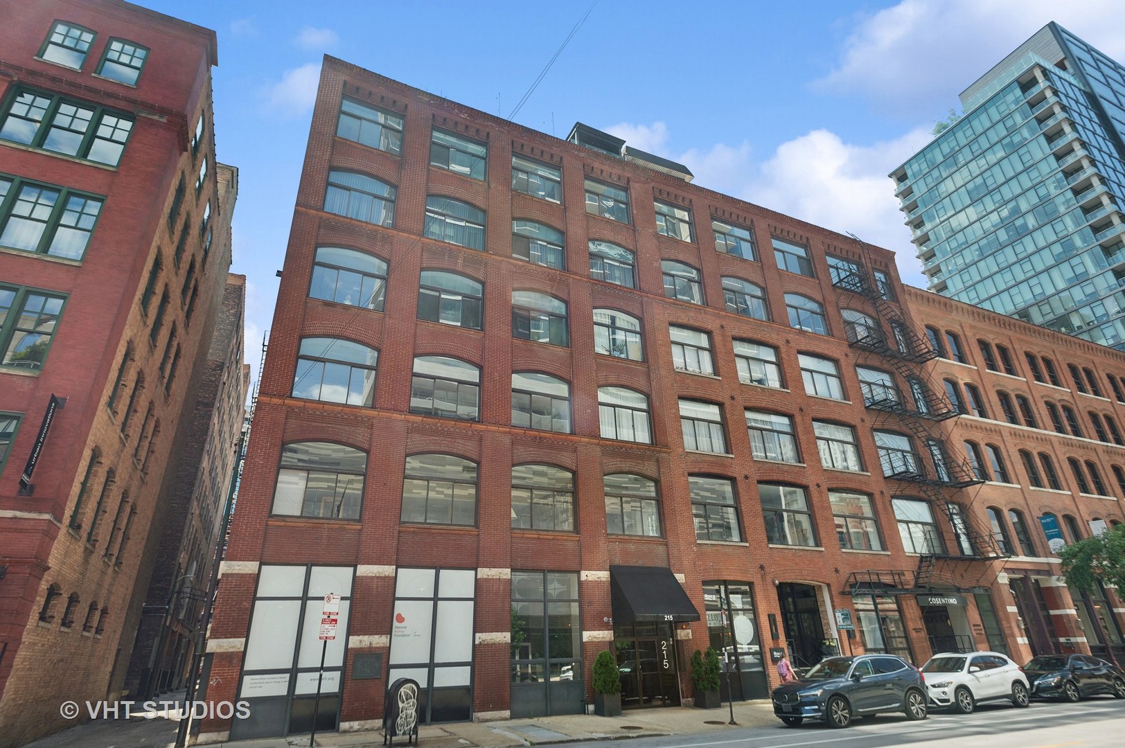 215 W Illinois Street 2b-2c Property Photo 1