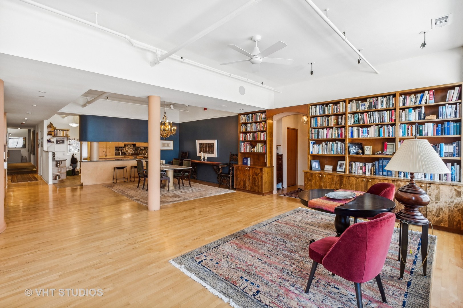 215 W Illinois Street 2b-2c Property Photo 5