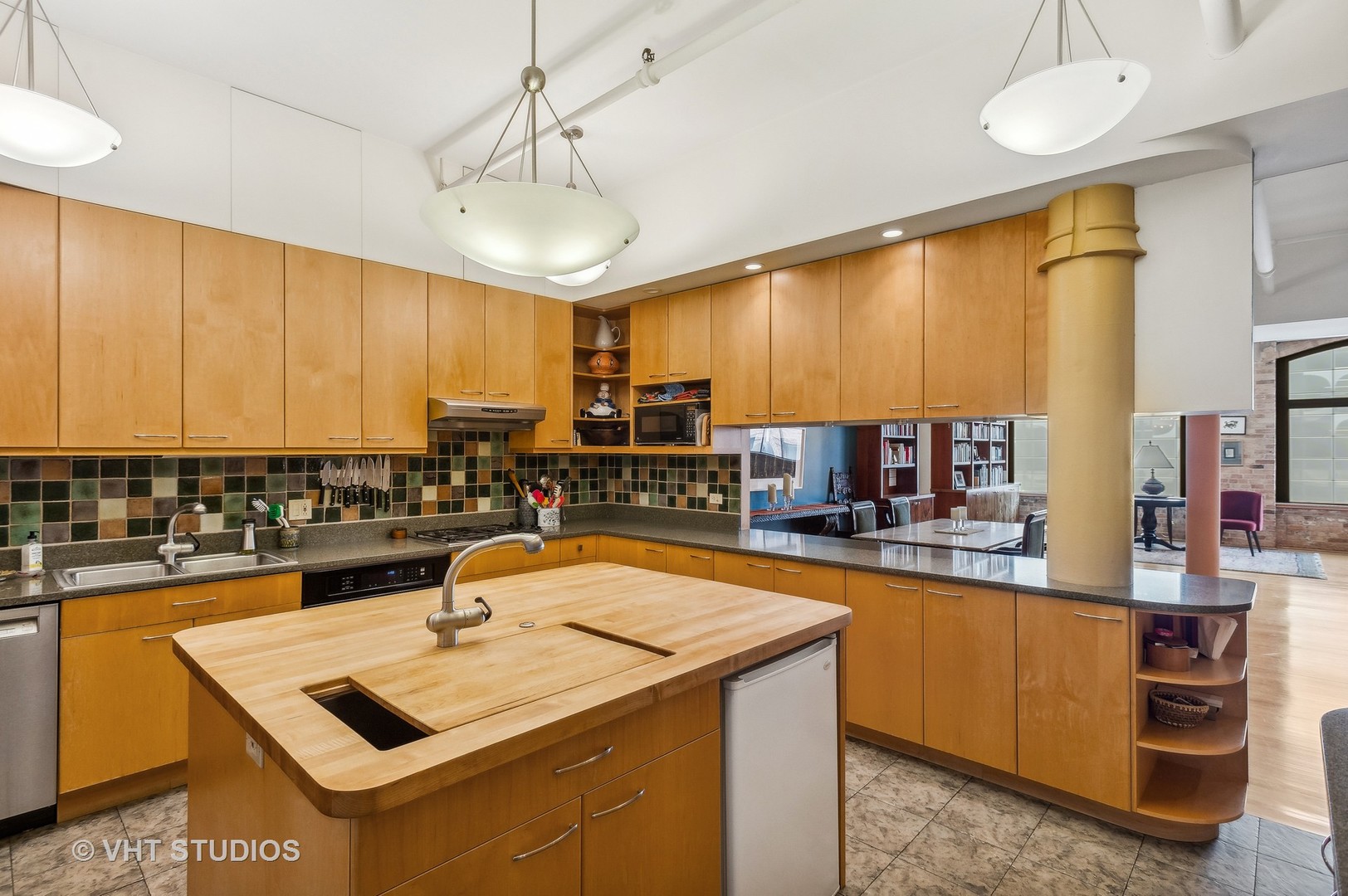 215 W Illinois Street 2b-2c Property Photo 14