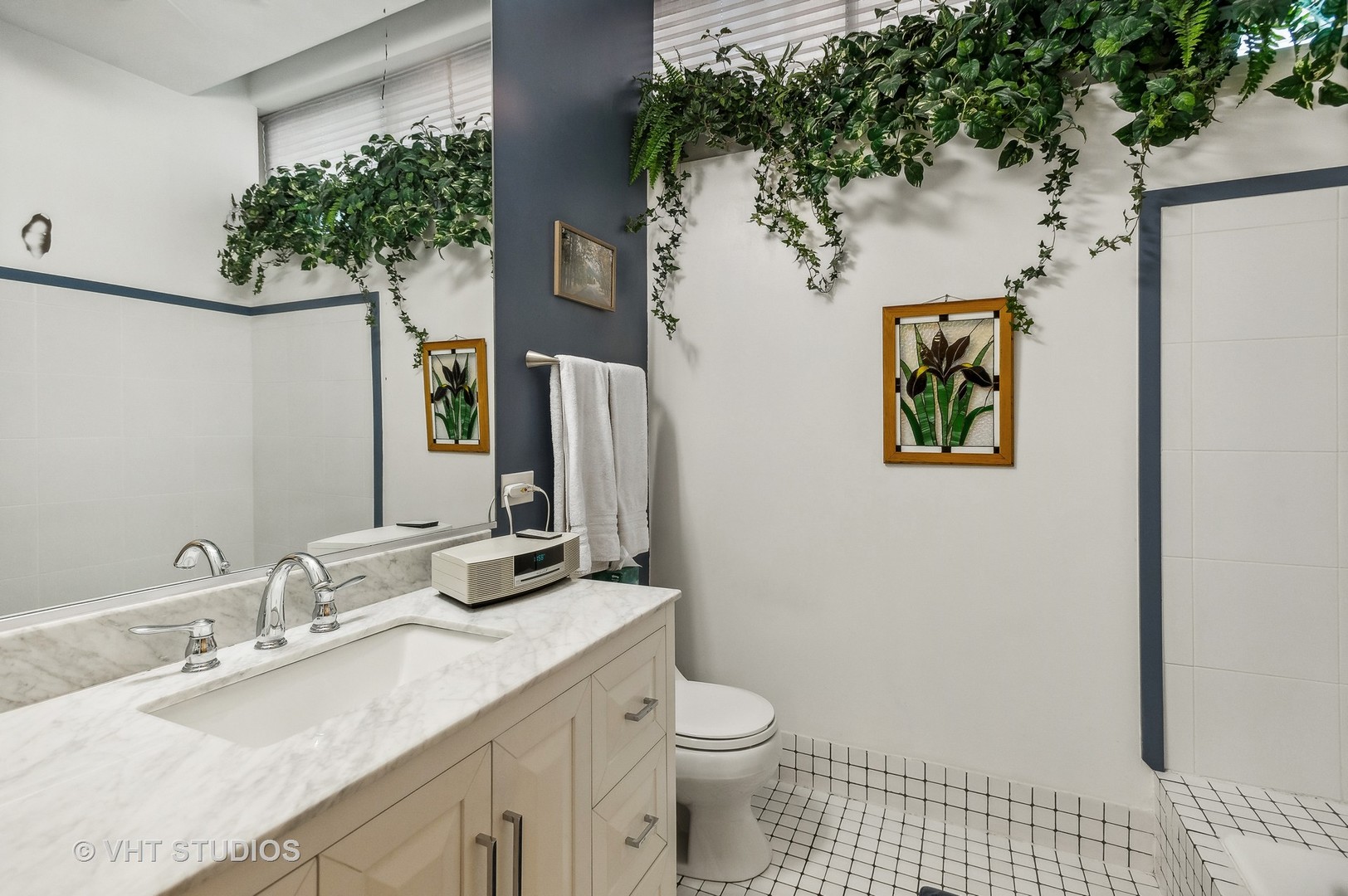 215 W Illinois Street 2b-2c Property Photo 16