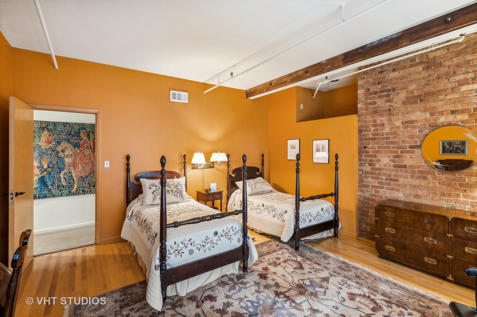 215 W Illinois Street 2b-2c Property Photo 18
