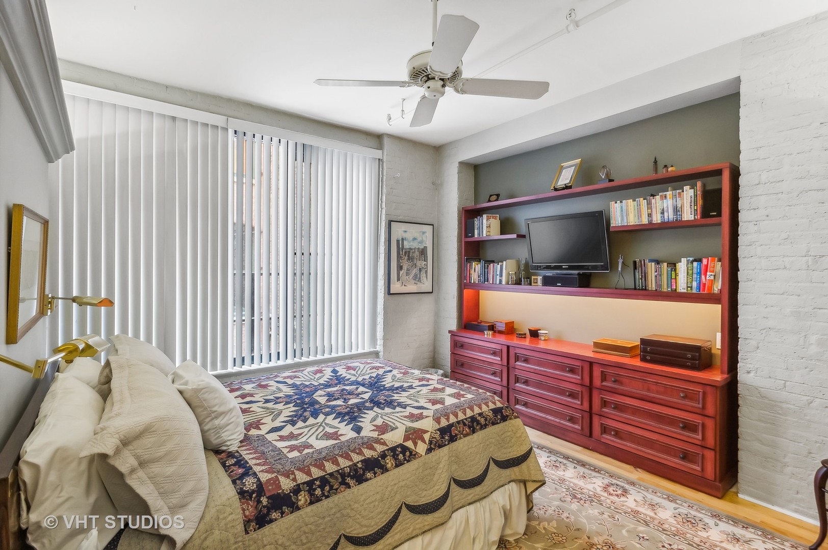 215 W Illinois Street 2b-2c Property Photo 19