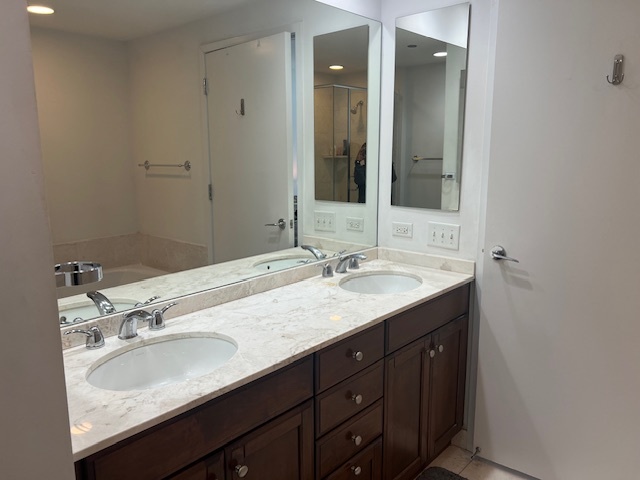 600 N Lake Shore Drive 914 Property Photo 20