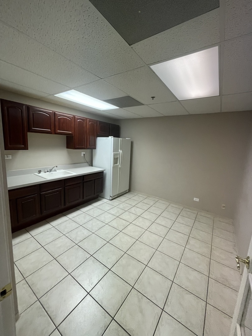 1001 E Chicago Ave Property Photo 12