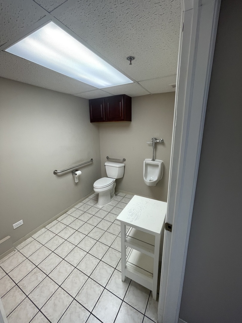 1001 E Chicago Ave Property Photo 15
