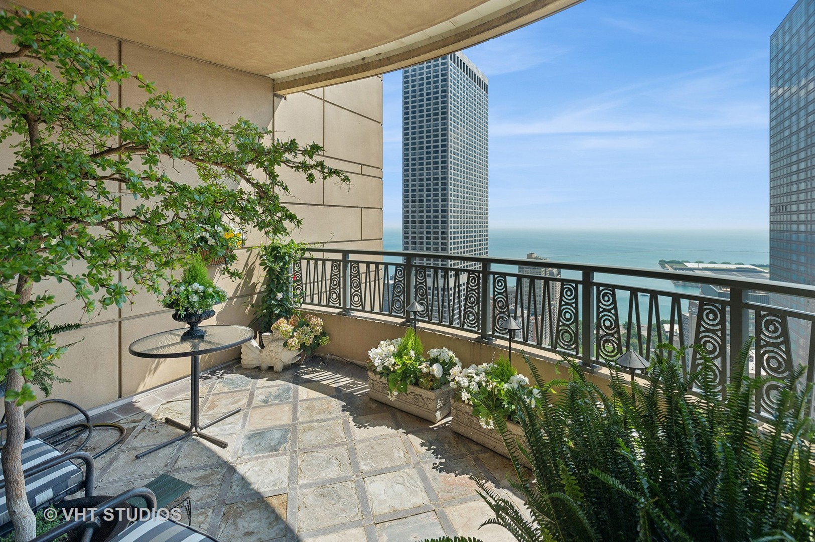 800 N Michigan Ave W Property Photo 5