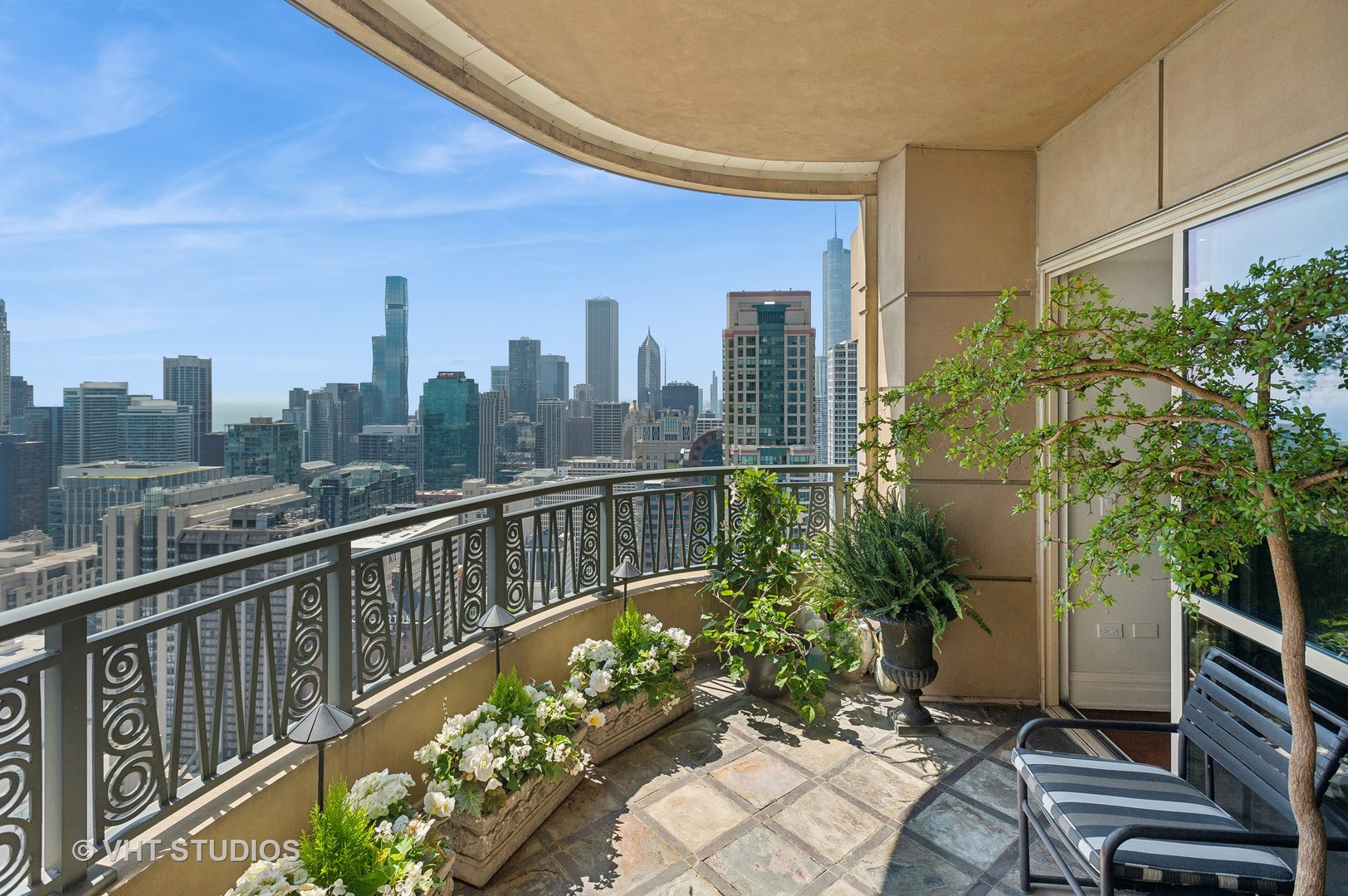 800 N Michigan Ave W Property Photo 6