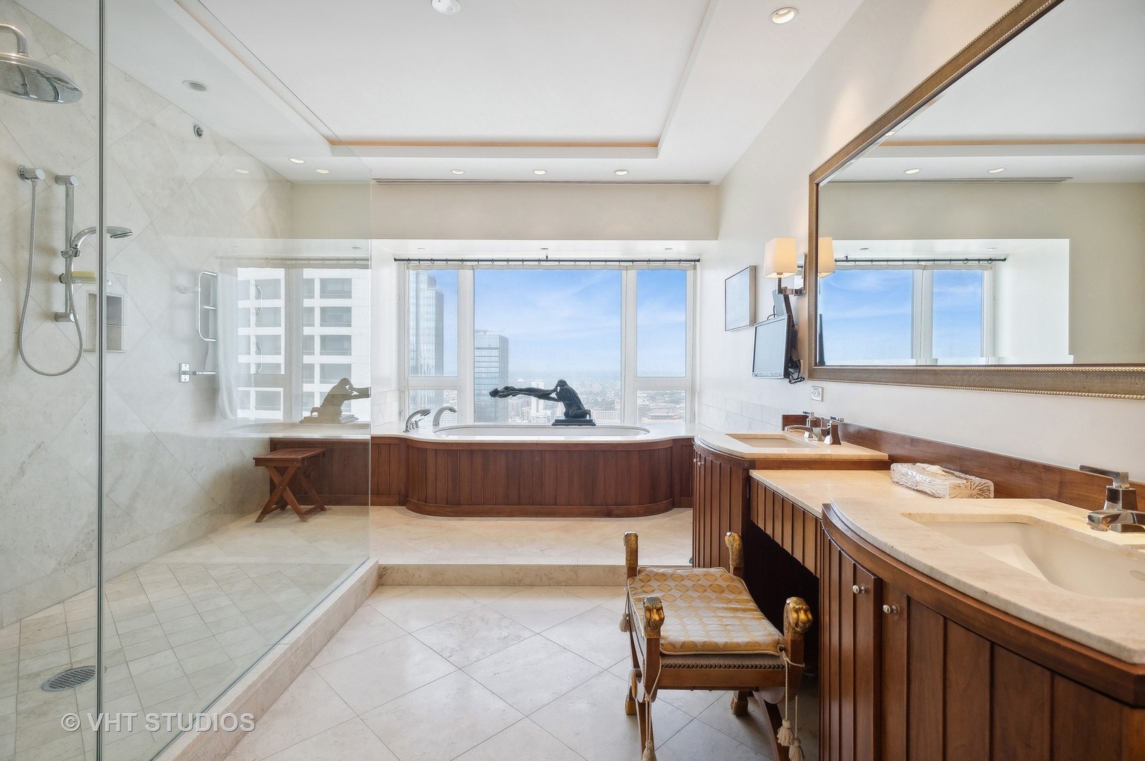 800 N Michigan Ave W Property Photo 10